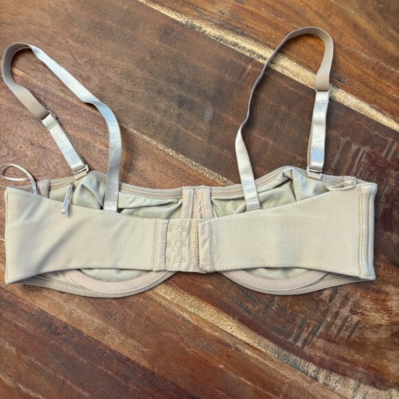 Lilyette Womens Minimizer Bra Hook & Eye‎ Adjustable Strap Beige Size 36C - Picture 2 of 4